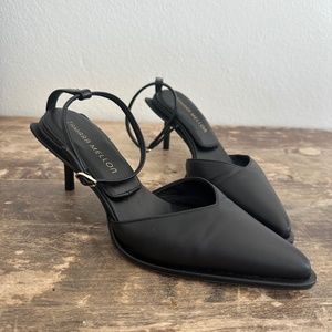 Like New TAMARA MELLON (Jimmy Choo founder) heels in black lamb skin. Size 38 8.